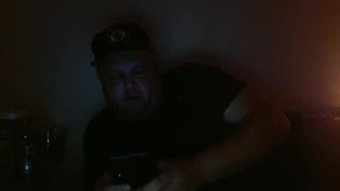 Snapshot of miguel320129 chatting on October 5, 3:26 am Miggy online show from October 5, 3:26 am