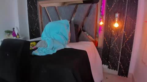 miia_deluxe_ online show from July 25, 3:48 am