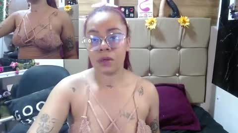 Snapshot of miia_spencer_ chatting on September 17, 6:11 pm miia online show from September 17, 6:11 pm
