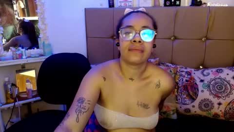 Snapshot of miia_spencer_ chatting on March 8, 1:03 pm miia online show from March 8, 1:03 pm