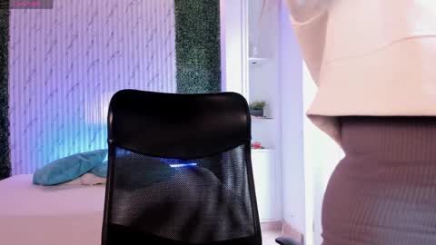 Miia 3 online show from April 8, 1:47 pm