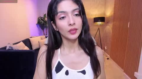 Mia online show from December 21, 11:49 am