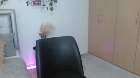 miiaa_k online show from April 20, 10:51 am