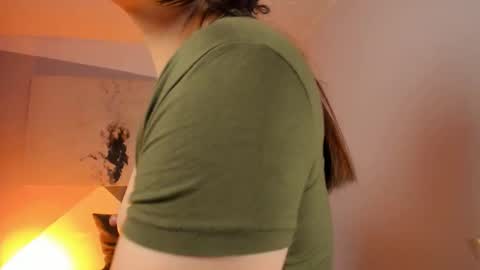 miiaawallace online show from October 15, 9:04 pm