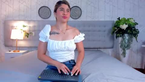 Snapshot of miiacoopper chatting on September 9, 8:20 pm Mia Coopper online show from September 9, 8:20 pm