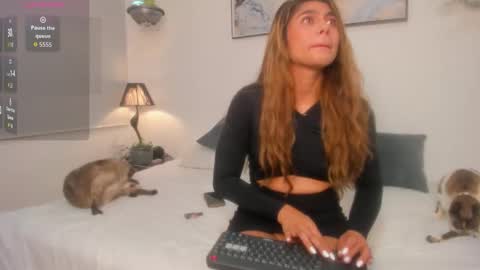 Snapshot of miiacoopper chatting on October 9, 3:01 am Mia Coopper online show from October 9, 3:01 am