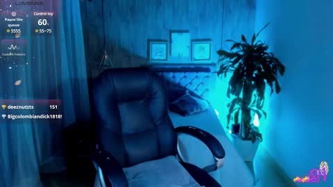 Snapshot of miichael_black chatting on January 28, 7:00 pm Michael Black online show from January 28, 7:00 pm