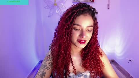 Snapshot of miilu_dancer_ chatting on December 18, 4:17 pm Lucii online show from December 18, 4:17 pm