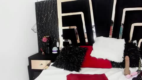 Snapshot of mikaela_lust chatting on February 20, 2:13 pm Mikaela Lust online show from February 20, 2:13 pm