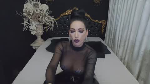 Snapshot of mikaelajensen chatting on October 5, 5:05 am Mikaela online show from October 5, 5:05 am