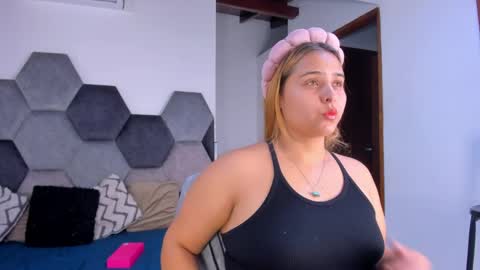 Mikaela blondie bigass online show from May 12, 7:56 pm