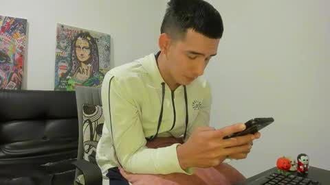 Snapshot of mike3xxx chatting on October 19, 2:49 am mike3xxx online show from October 19, 2:49 am