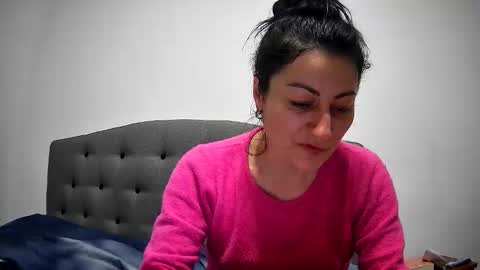 Mikyloveu online show from February 18, 6:30 pm