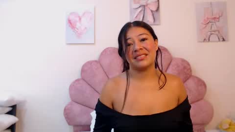 mila_adamss online show from April 25, 1:41 pm