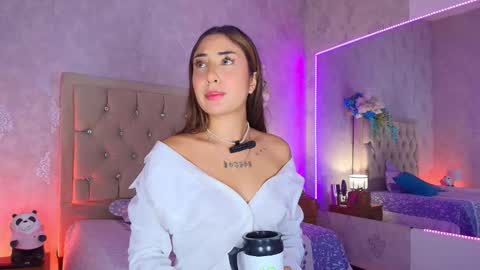 Snapshot of mila_smirnovavk chatting on October 18, 4:38 am MILA online show from October 18, 4:38 am
