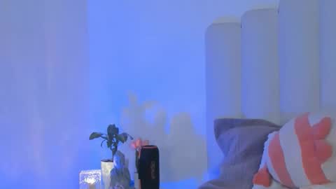 mila_stark333 online show from January 16, 3:48 am