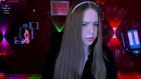 mila_sun__ online show from February 19, 10:03 am