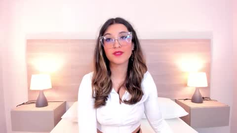 mila_thomass online show from March 4, 11:18 am