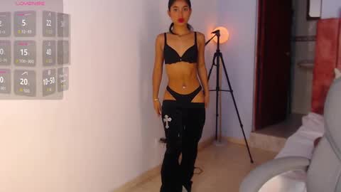 Snapshot of milaa_star chatting on September 18, 4:05 am milaa_star online show from September 18, 4:05 am