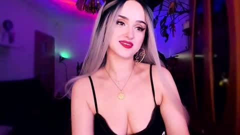 Snapshot of miladyjolie chatting on December 22, 12:16 pm MiladyJolie online show from December 22, 12:16 pm