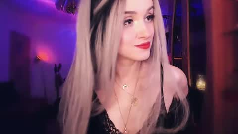 Snapshot of miladyjolie chatting on February 27, 5:29 am MiladyJolie online show from February 27, 5:29 am