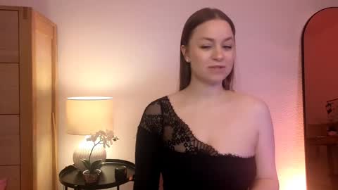 Mila Fleur online show from December 7, 8:27 am
