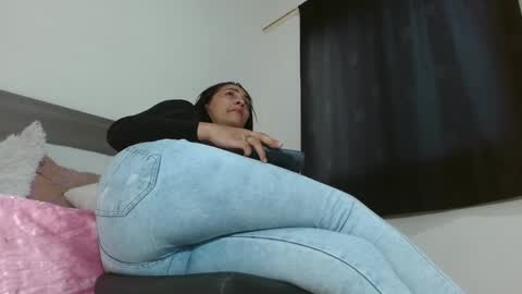Snapshot of milahot23 chatting on February 13, 5:26 am mila online show from February 13, 5:26 am
