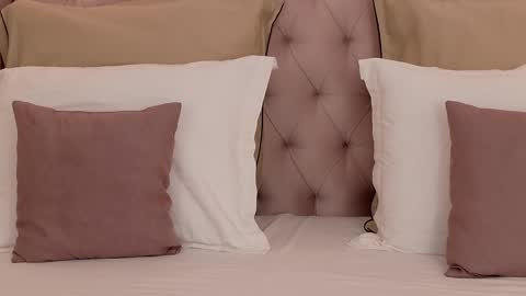 milaleoneli online show from September 17, 5:16 pm