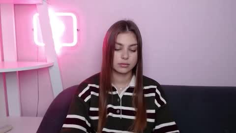 milanaangelas online show from March 21, 9:47 am