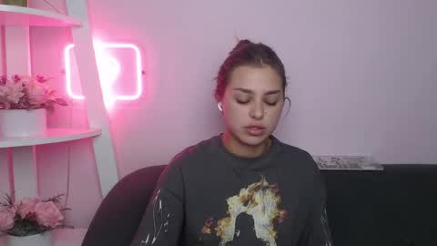 milanaangelas online show from October 28, 8:43 pm