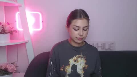 Snapshot of milanaangelas chatting on October 20, 5:12 am milanaangelas online show from October 20, 5:12 am