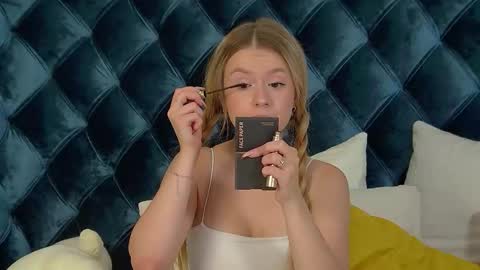 MilanaBalmain online show from September 9, 1:33 pm