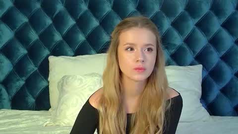 MilanaBalmain online show from December 3, 4:07 pm