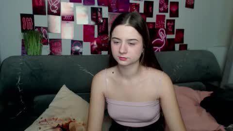 Snapshot of milanaroz chatting on October 16, 5:07 am milanaroz online show from October 16, 5:07 am