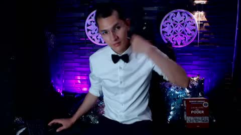 milandavid1 online show from March 24, 6:47 pm