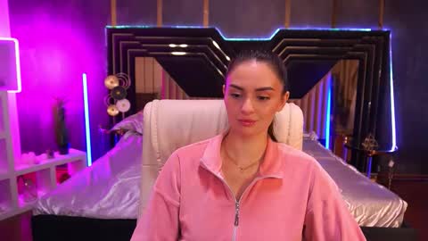 Snapshot of milashalovely chatting on October 21, 7:02 am Milasha online show from October 21, 7:02 am