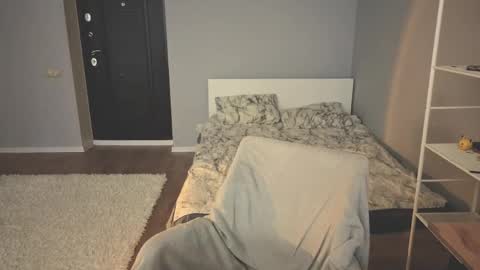 Mila online show from April 15, 7:01 am