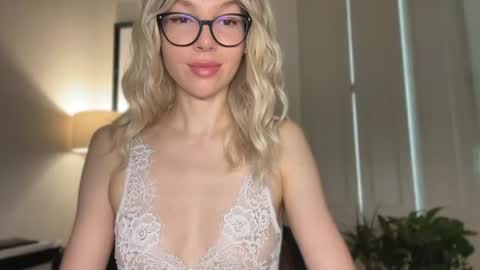 Mila online show from June 18, 11:37 am