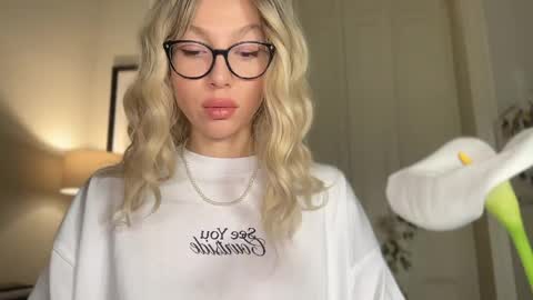 Mila online show from April 17, 4:20 pm