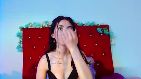 Snapshot of mildrecute chatting on December 30, 3:23 pm Ana online show from December 30, 3:23 pm