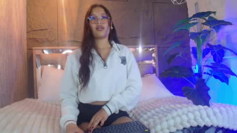Milenka   online show from May 4, 9:43 pm