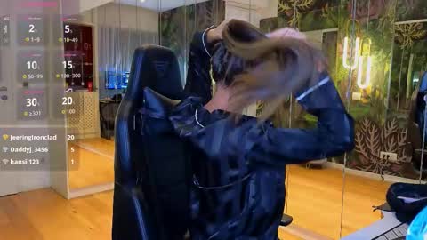 Miley Sin online show from December 3, 3:02 pm