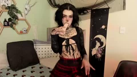 Isabella online show from July 2, 3:17 pm
