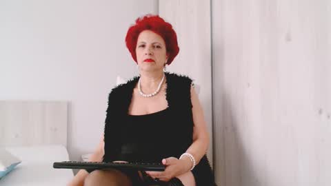 Snapshot of milffsupreme chatting on October 8, 11:49 am Milfsupreme online show from October 8, 11:49 am