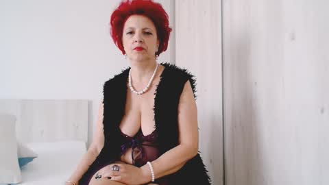 Snapshot of milffsupreme chatting on September 22, 12:53 pm Milfsupreme online show from September 22, 12:53 pm