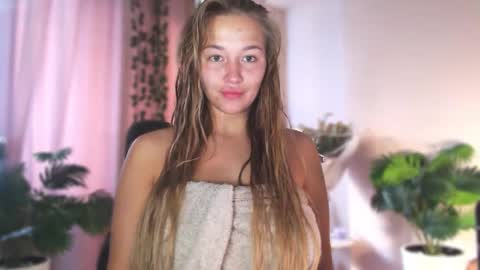 milk_bunny_ online show from September 25, 8:54 am