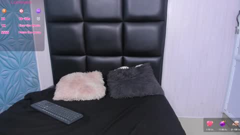 Snapshot of milk_max18 chatting on February 16, 1:03 am MAX online show from February 16, 1:03 am