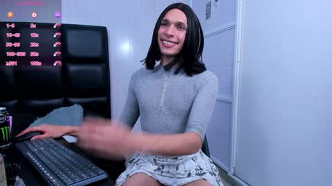 Snapshot of milk_max18 chatting on January 17, 3:55 am MAX online show from January 17, 3:55 am