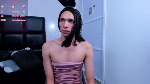 Snapshot of milk_max18 chatting on January 17, 6:57 am MAX online show from January 17, 6:57 am