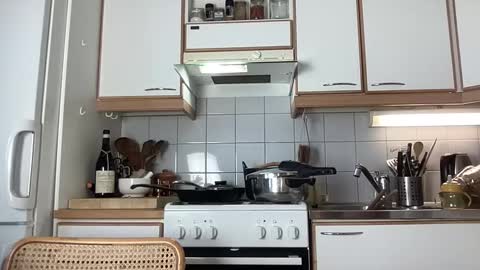 Milk online show from March 6, 12:30 pm